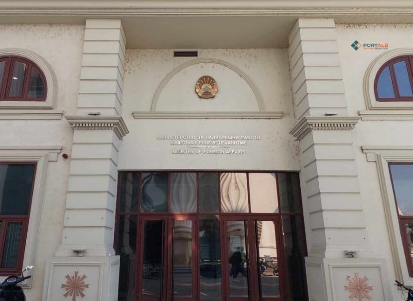 mpj-hapi-shtabin-e-krizes-publikohen-numrat-kontaktues-te-ambasadave-ne-lindjen-e-mesme