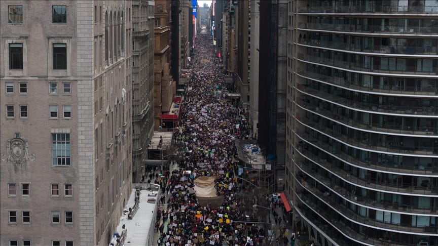 mijera-persona-marshojne-neper-new-york-ne-protesten-e-trete-pa-mbreter