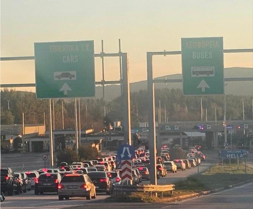 kaos-ne-pikat-kufitare-kolona-te-gjata-pas-fundjaves-festive-pritet-deri-ne-dy-ore-ne-hyrje-te-maqedonise