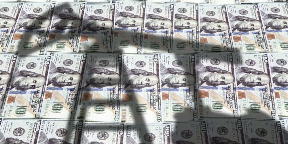 Kush po pasurohet nga kriza e naftës 