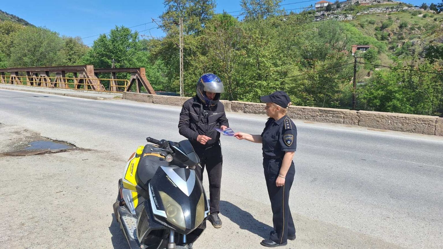 tetove-benin-gare-me-motocikleta-i-ndalon-policia-dhe-ua-merre-motocikletat