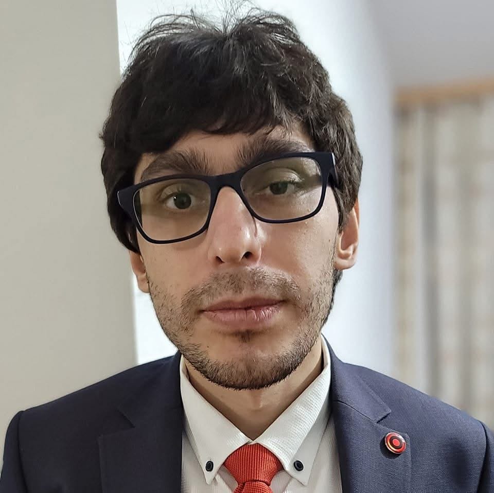 Mendimi i të riut  përtej klisheve