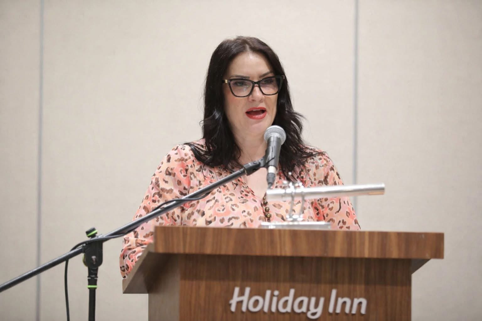 saranda-imeri-stafai-pse-djali-i-talat-xhaferi-e-dha-provimin-e-jurisprudences-ne-maqedonisht