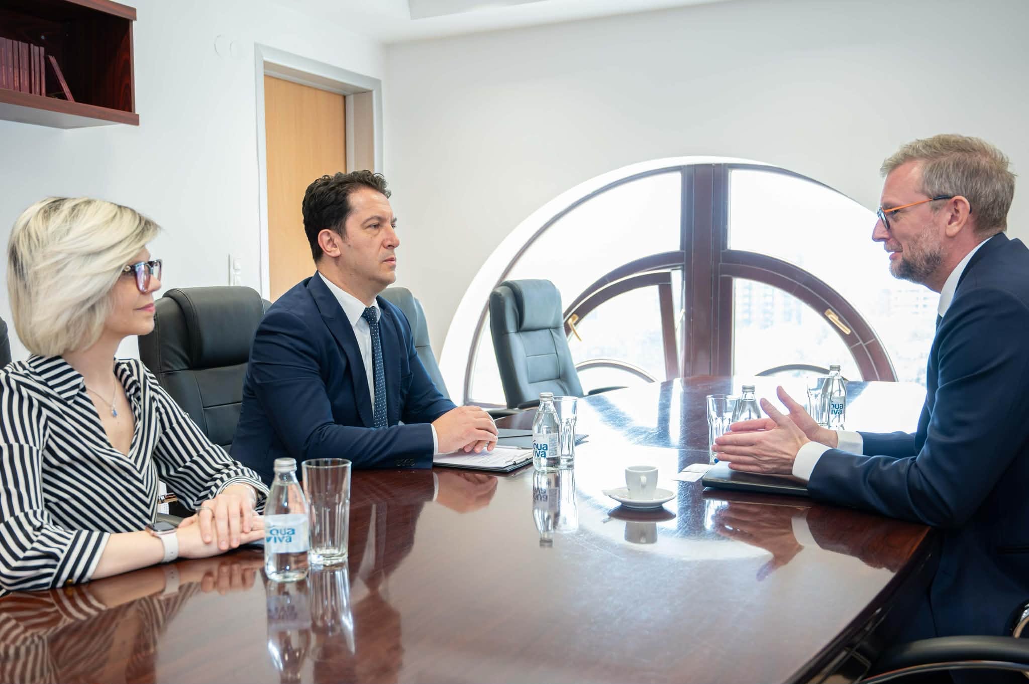 Zv kryeministri i parë Bekim Sali pret përfaqësuesin e EIB  diskutohet bashkëpunimi ekonomik