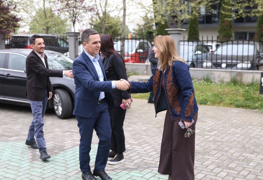 Bilall Kasami shpërblen nxënësit e dalluar në CodingOlympiad 2026