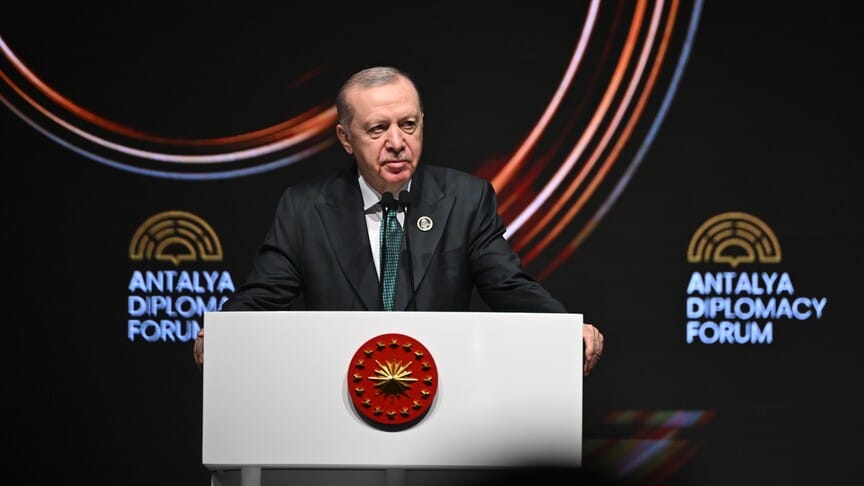 presidenti-erdogan-thote-se-rendi-global-eshte-ne-prag-te-rrezikshem-ben-thirrje-per-diplomaci-dhe-stabilitet