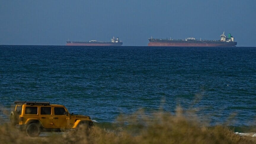 trafiku-detar-prane-ngushtices-se-hormuzit-pothuajse-i-ndalur-vetem-6-anije-ne-levizje-ne-24-oret-e-fundit