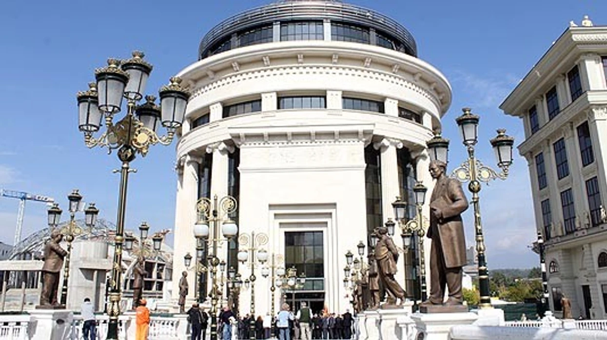 Një i punësuar në shkollën e Manastirit dyshohet për pornografi me fëmijë