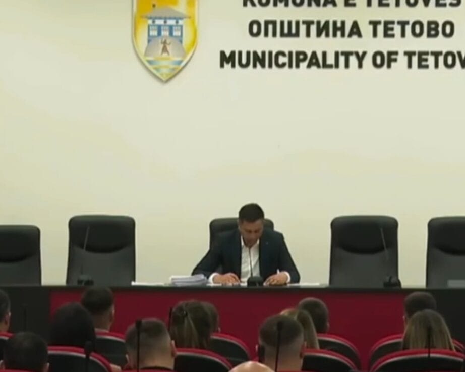 Largim nga koalicioni AKI në Tetovë  Dy këshilltarë veprojnë si të pavarur