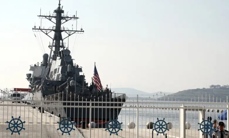Zjarri dëmton shkatërruesin e Marinës Amerikane  USS Higgins 
