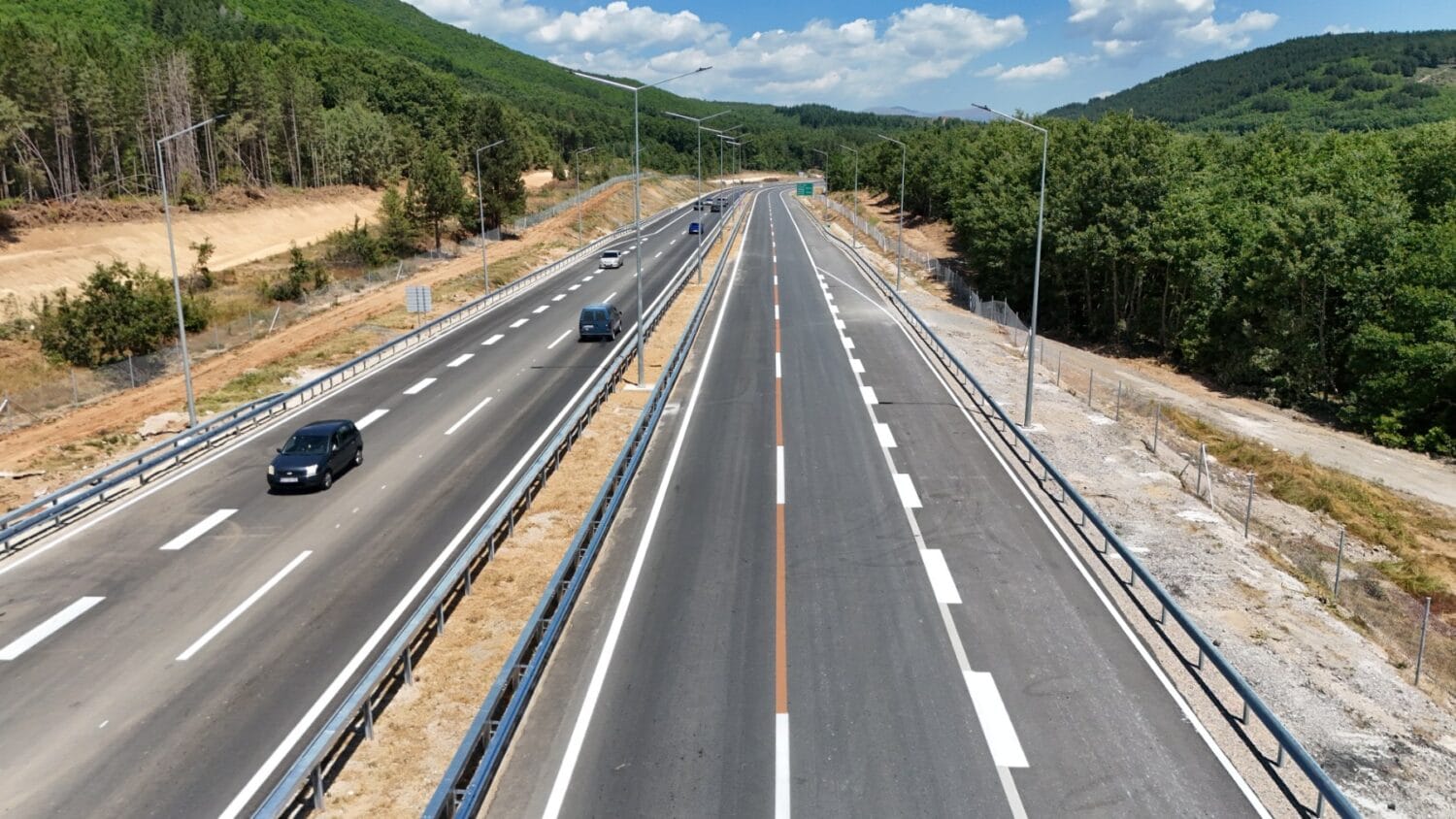 Kryeministri Mickoski premtoi se autostrada ndërmjet Kërçovës dhe Ohrit do të ndërtohet deri në tremujorin e parë të vitit 2027 të