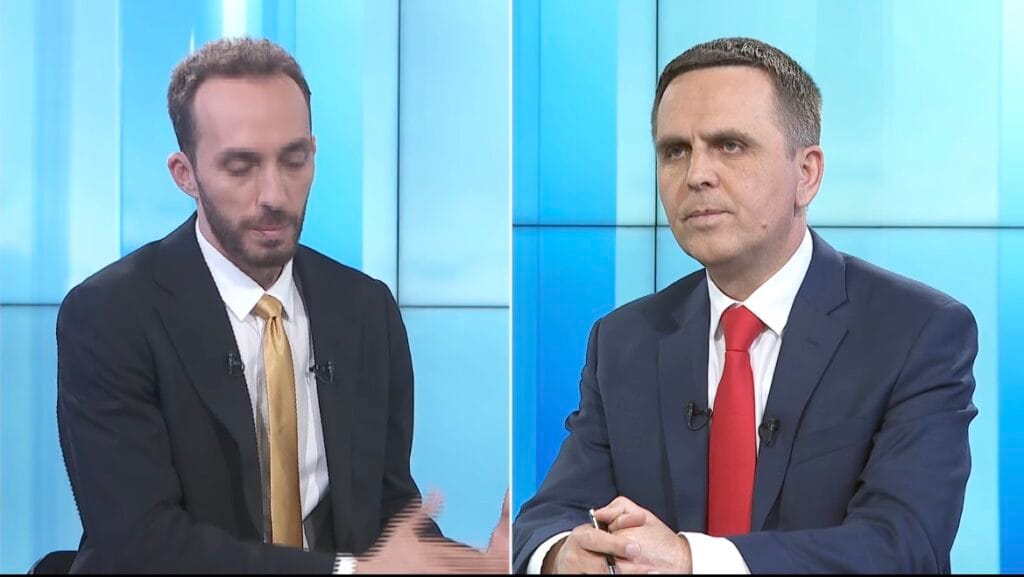 kasami-me-hapjen-e-kushtetutes-pres-perkrahje-ta-heqim-formulimin-ofendues-20-per-shqiptaret