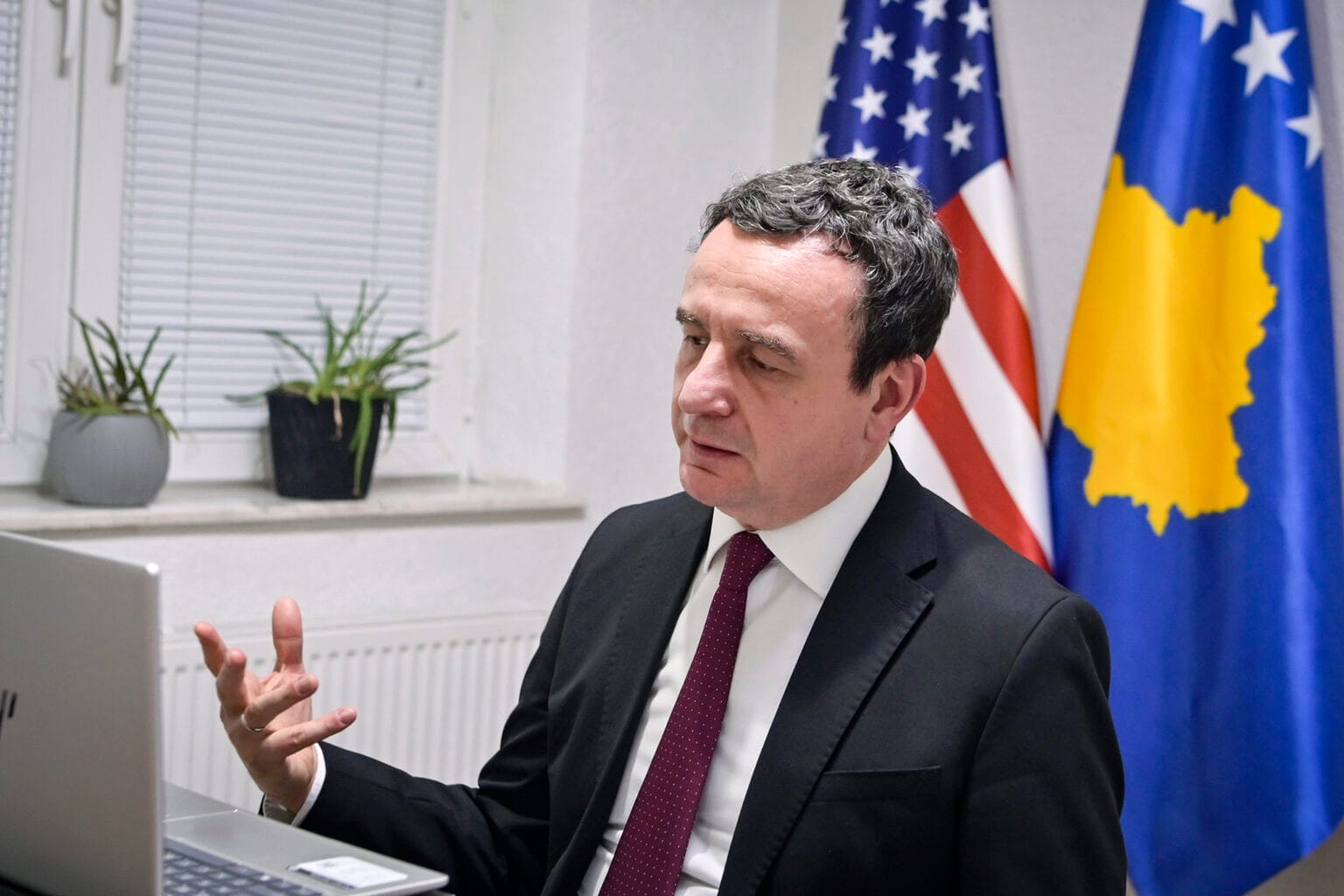 kurti-diskuton-me-4-kongresmene-amerikane-per-xhandarmerine-s-eshte-zevendesim-i-kfor-it-por-bashkepunetore-e-afert-me-te