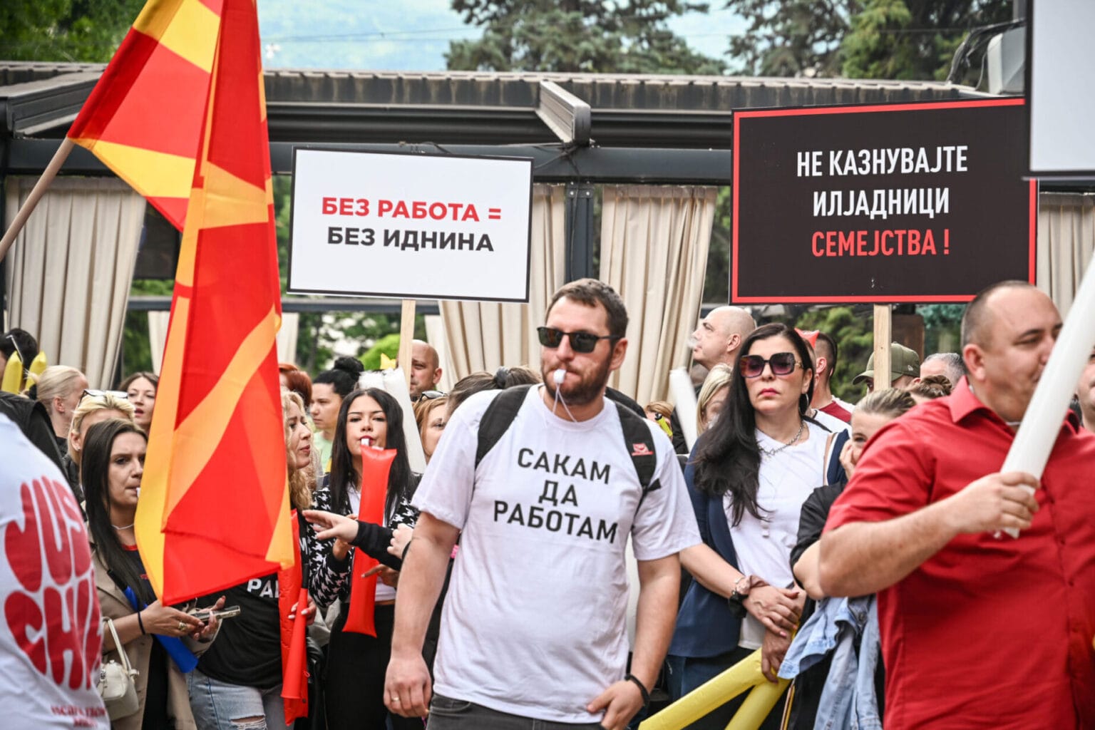 te-punesuarit-ne-bizneset-e-lojerave-te-fatit-ne-protesta-mbi-10-mije-persona-do-te-mbesin-pa-pune
