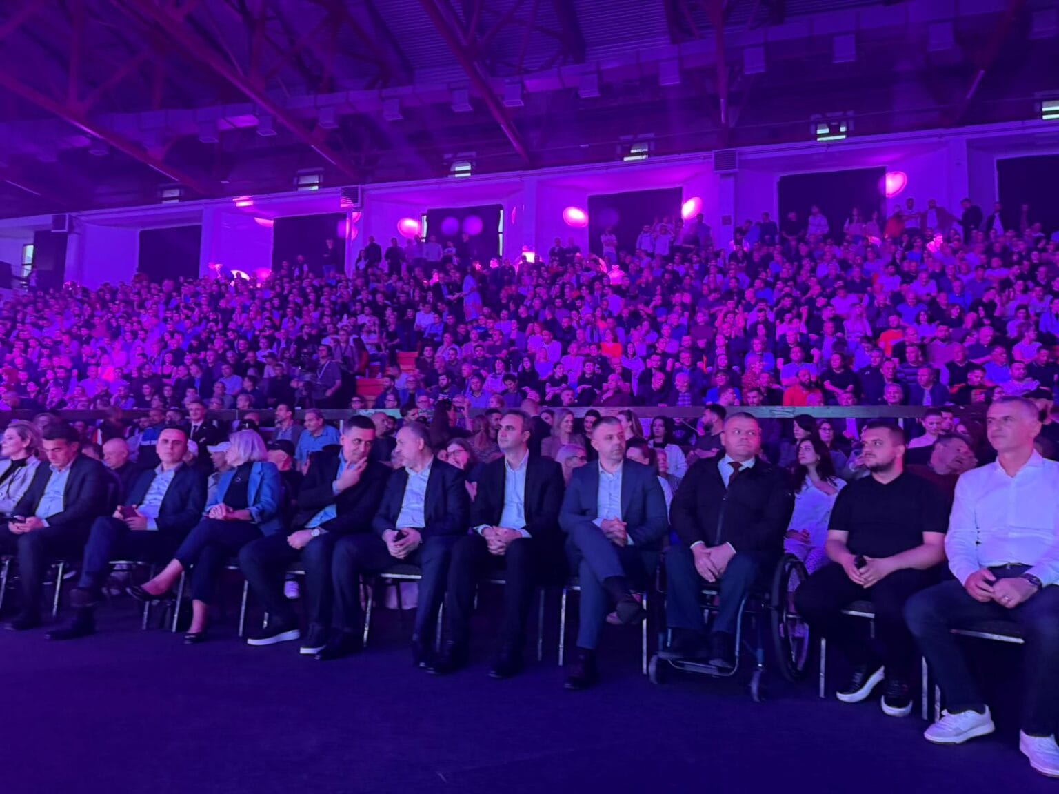 Delegacion i VLEN it në krye me Kasamin në tubimin e VV së në Prishtinë