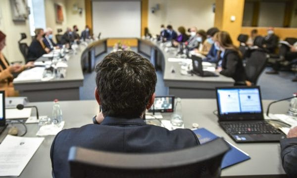 Qeveria në detyrë ndan 2 milionë euro për fluturimet e mërgatës
