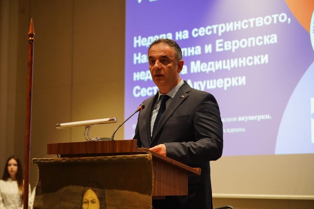 Ministria e Shëndetësisë vazhdon me mbështetjen dhe avancimin e statusit të infermierëve dhe akusherëve