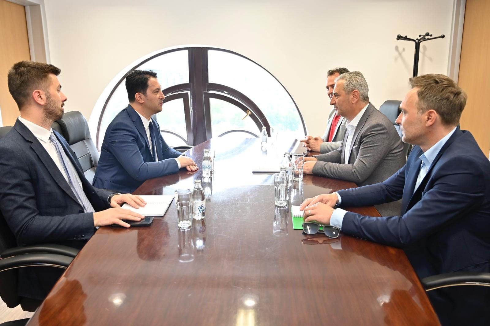 Zv kryeministri i parë Bekim Sali takon kryetarin e Bogovinës  Bashkëpunim i ngushtë me pushtetin lokal për projekte konkrete