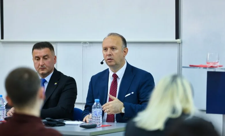  Kuvendi te të rinjtë   Gashi zhvillon debat me studentët e UT së