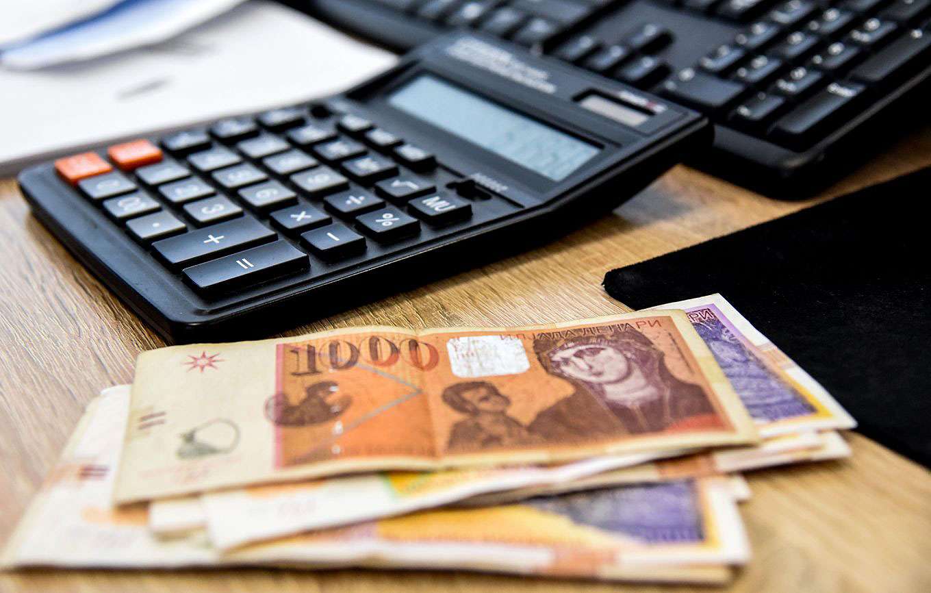 Qeveria po përgatit masa për ti  goditur  kreditë e shpejta