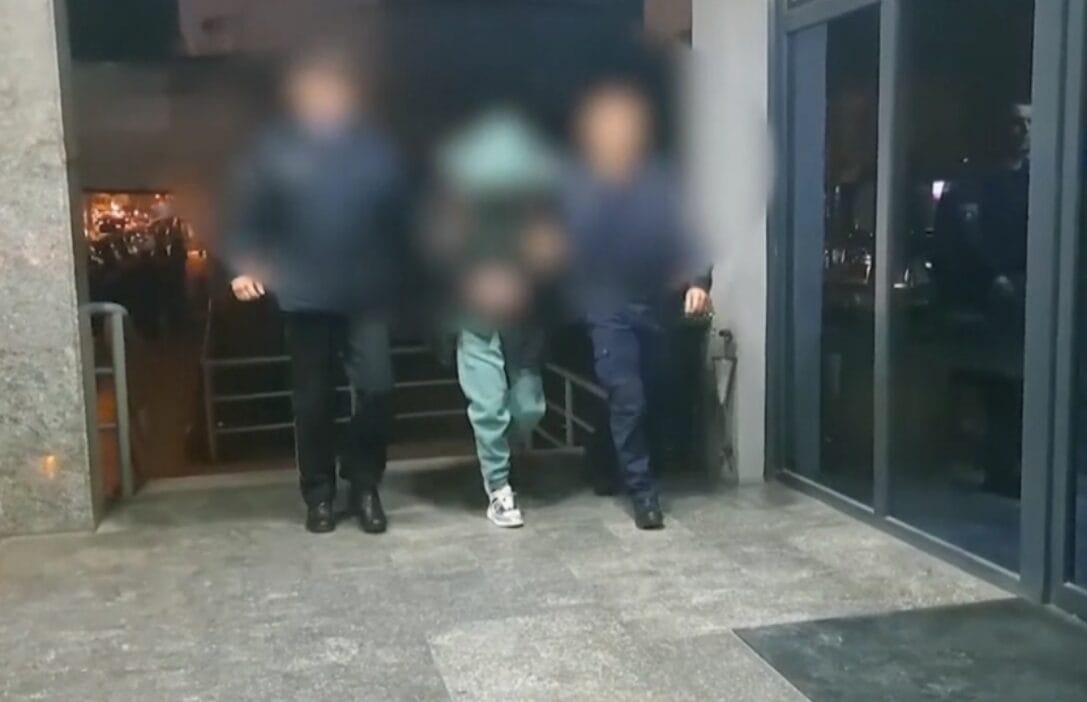  Mjeku i TikTok ut  drejt rikthimit në spital  Gjykatat kanë anuluar vendimin për shkarkimin e tij