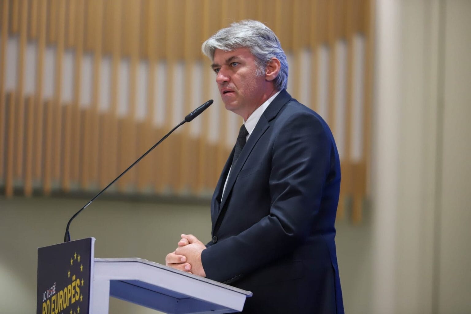  Ta marr legjitimitetin dhe e shef ti pastaj si këndon ai   Sela i çon selam Nikollovskit