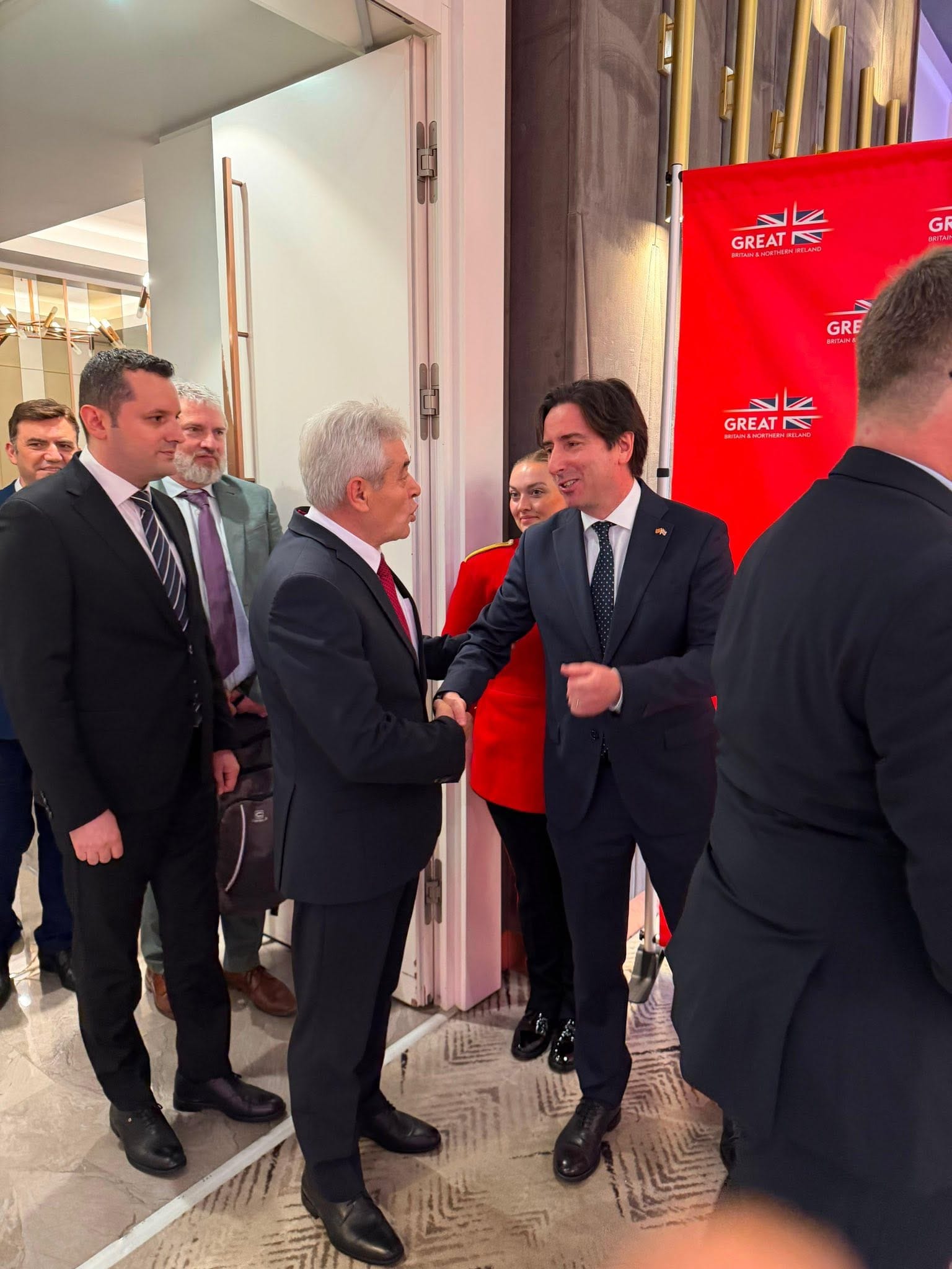 Ali Ahmeti i pranishëm në pritjen solemne për ditëlindjen e Mbretit Charles III