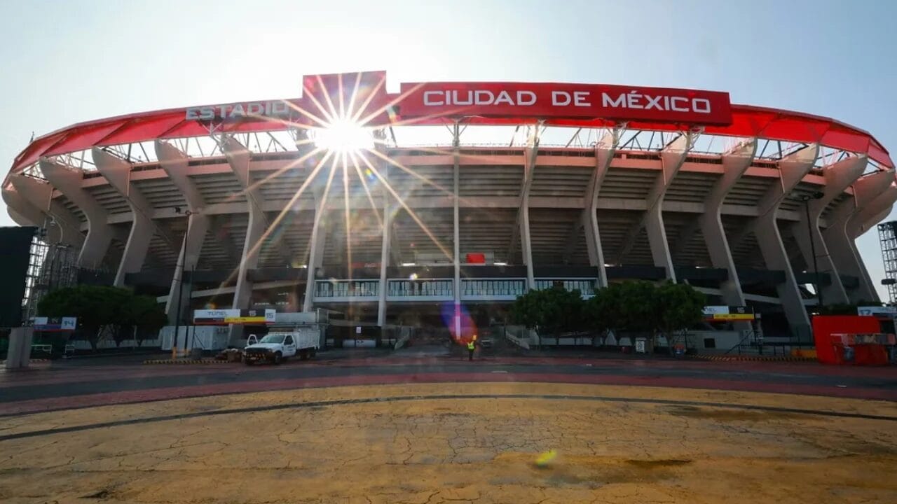 Panik gjatë Botërorit 2026  tifozi pëson infarkt pranë stadiumit  Azteca 