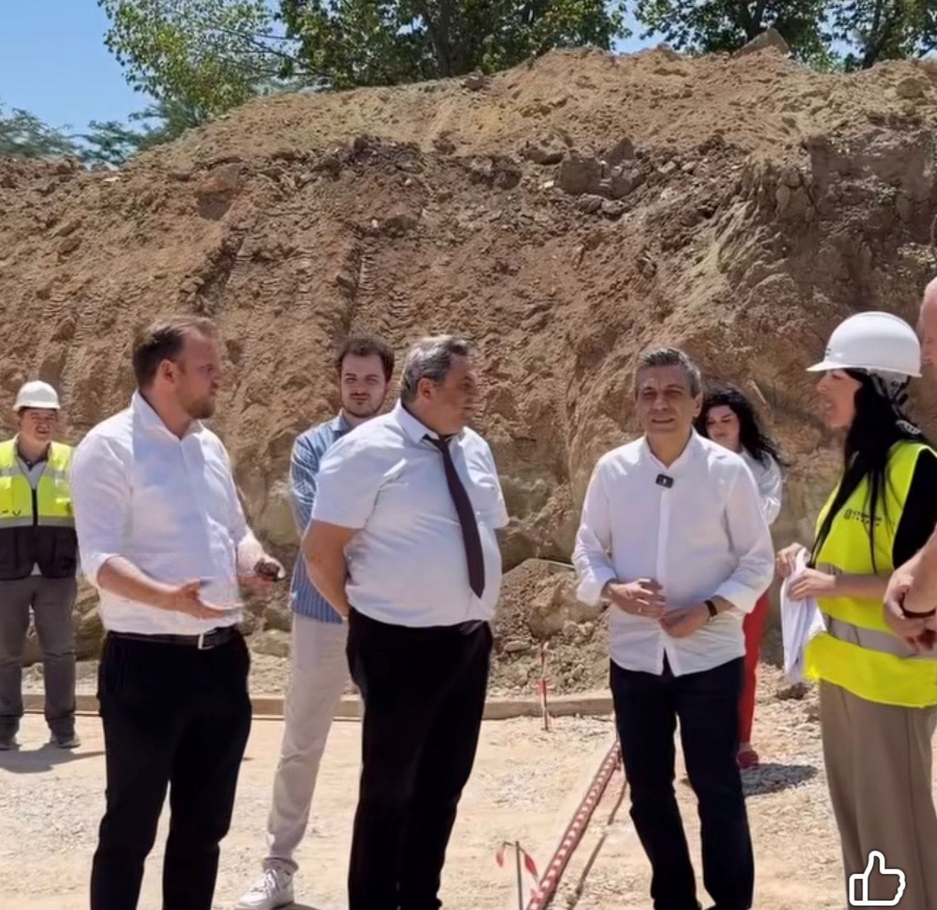 mexhiti-nga-kantieri-i-kampusit-nene-tereza-shqiptaret-po-marrin-hisen-e-tyre