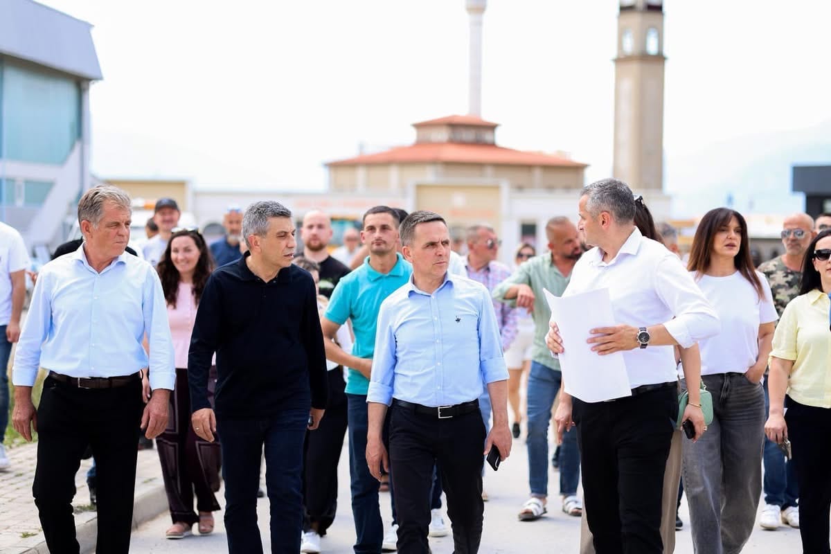 Kasami dhe Mexhiti nga Dibra  Puna e Fisnik Melës po shihet  qyteti po ndryshon