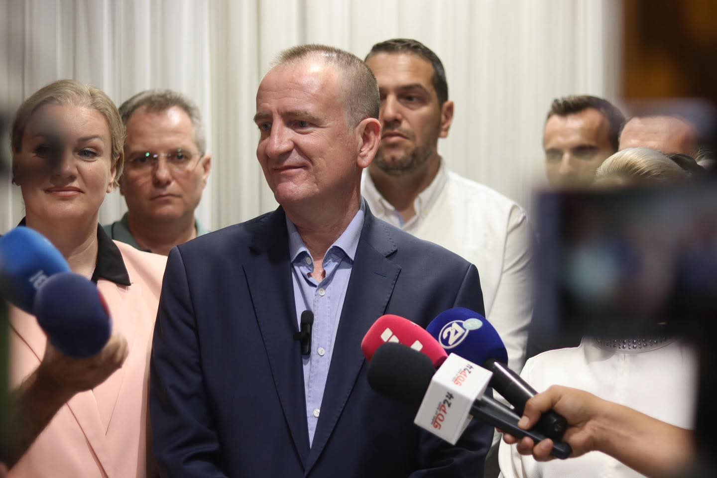 Taravari  VLEN premtoi ndryshim  por përfundoi në dorëzim pa kushte