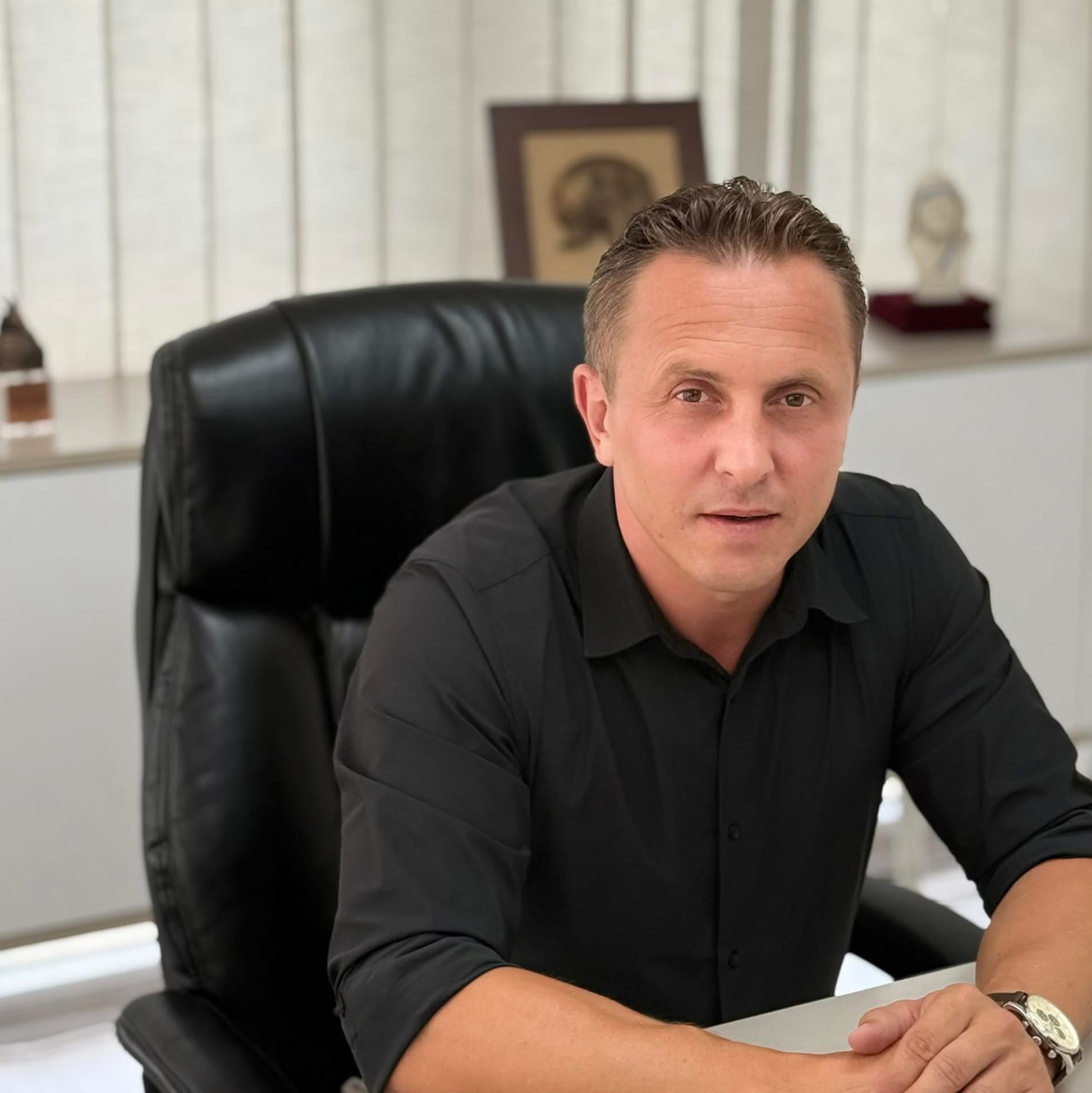 Bashkim Hasani kritikon Ali Ahmetin  Sot është koha e përgjegjësisë  jo e lavdisë së vjetër