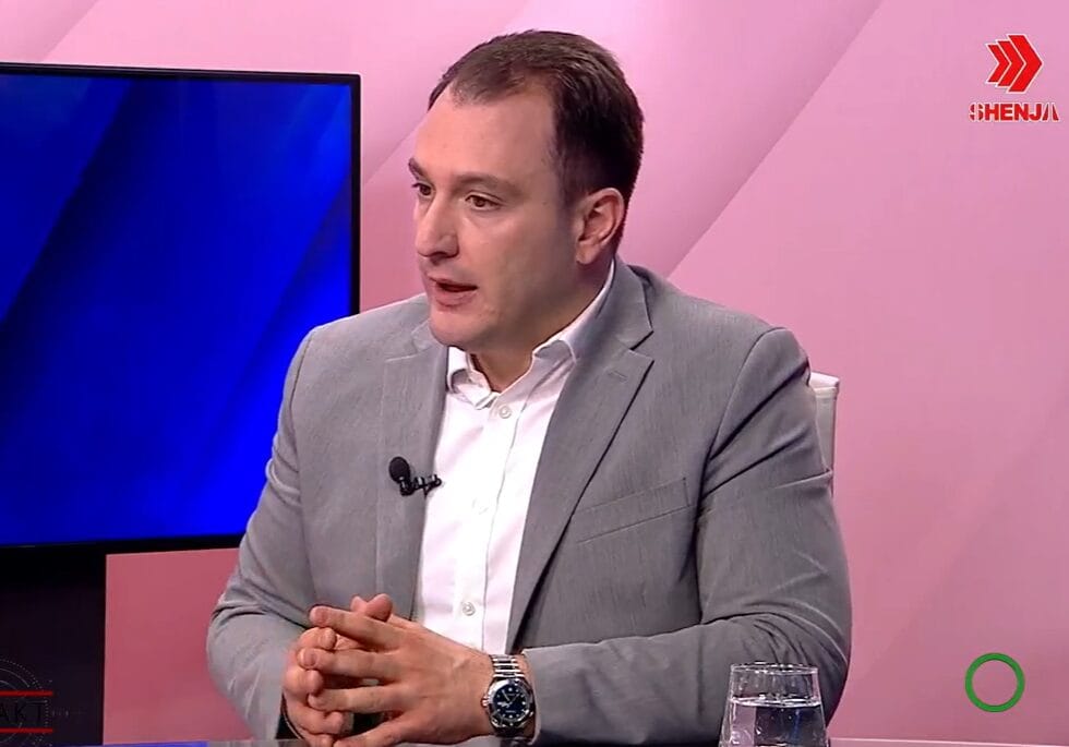 Anodnovski  Po mendojmë të ndalojmë telefonat në shkollat fillore dhe të mesme