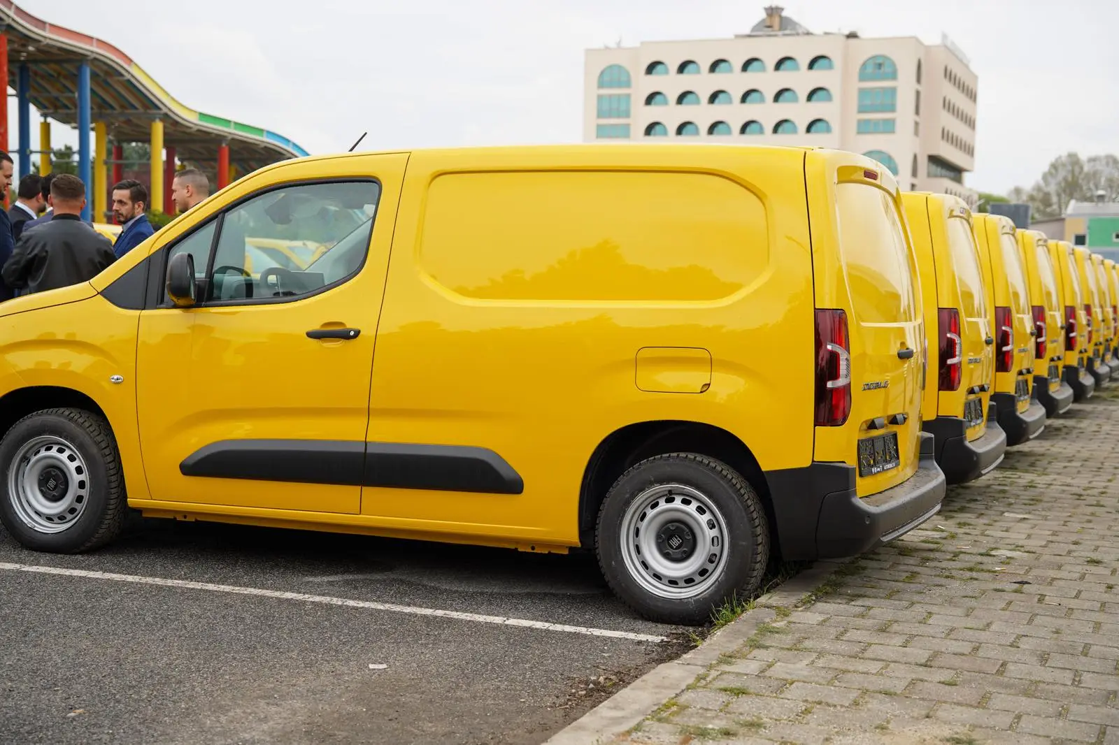 Automjetet e reja të Postës së Maqedonisë do të kenë kamera për të siguruar dorëzimin në kohë të dërgesave