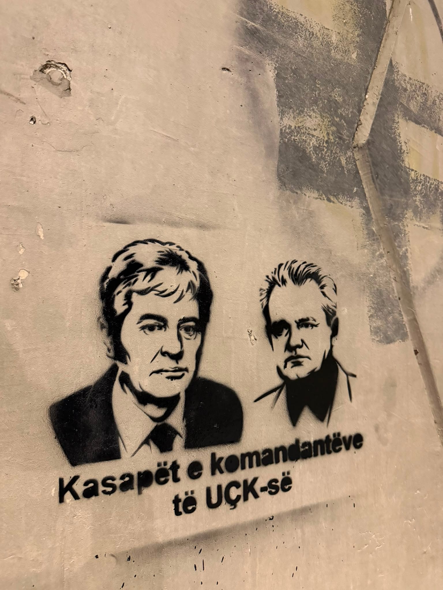 Grafite në Tetovë   Kasapët e komandantëve të UÇK së   Ali Ahmetit krah Sllobodan Millosheviçit