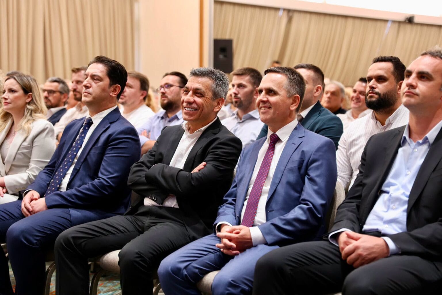 lideret-e-vlen-it-mexhiti-e-kasami-kalojne-rejtingun-e-ali-ahmetit