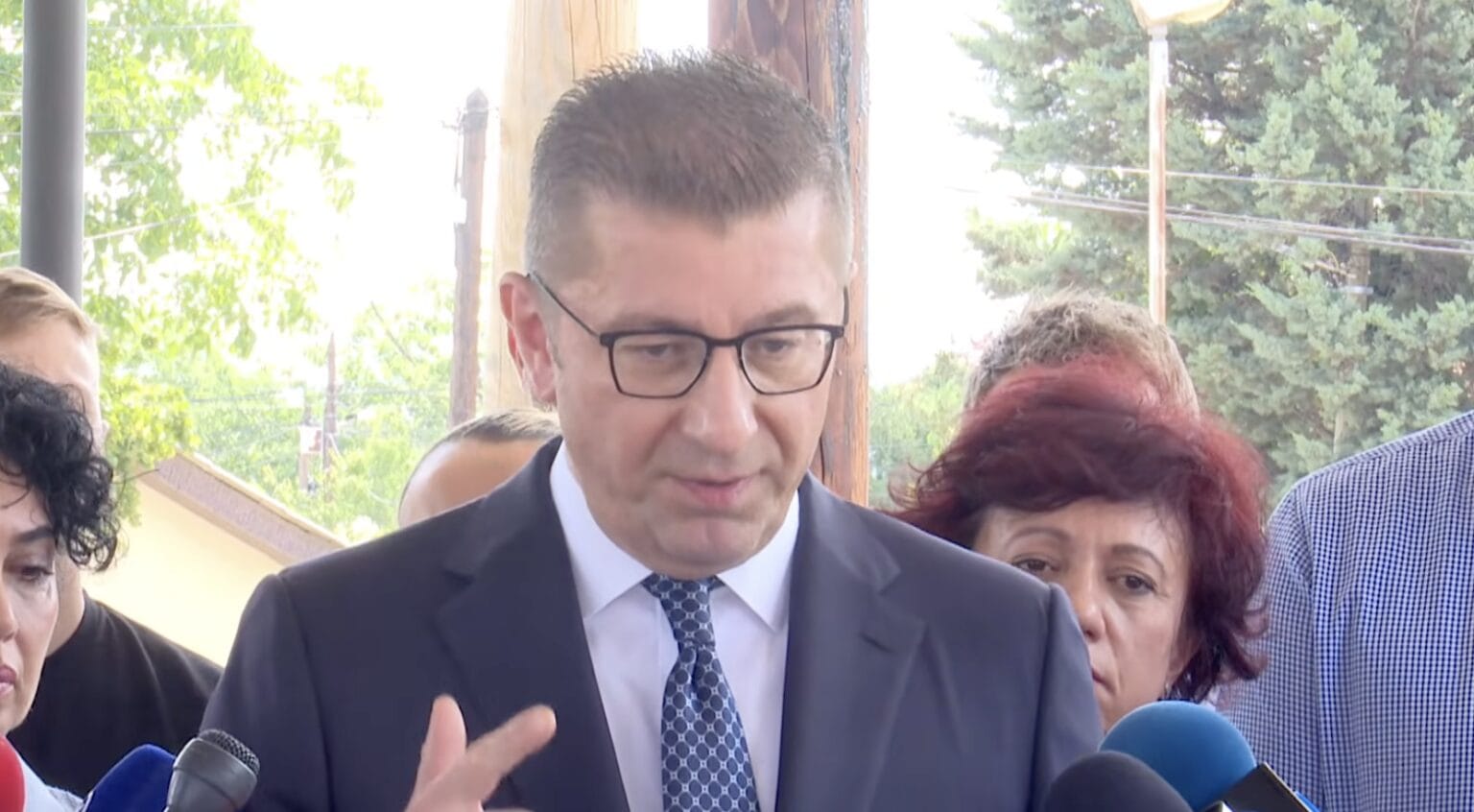 Mickoski konfirmon  VLEN i dhe ZNAM i dorëzuan emrat për ministra