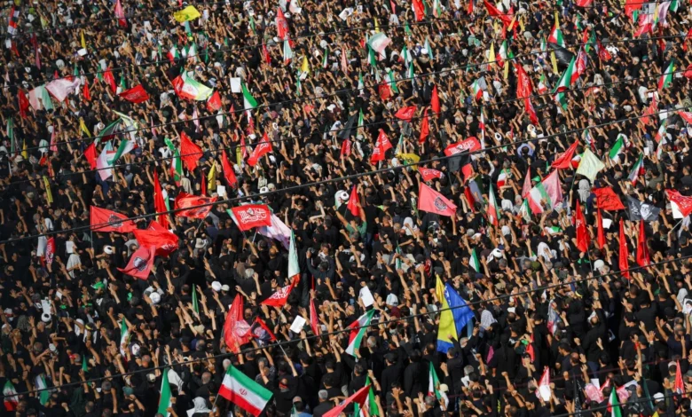miliona-njerez-vajtojne-per-ali-khamenein-mes-nje-ceremonie-historike-mortore-ne-iran