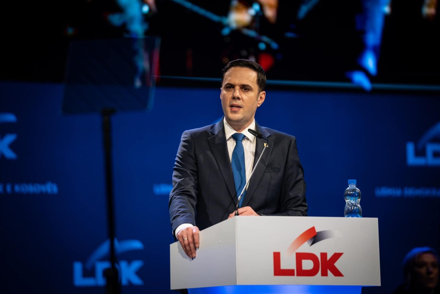 LDK fillon mbledhjen e nënshkrimeve për shkarkimin e Lumir Abdixhikut