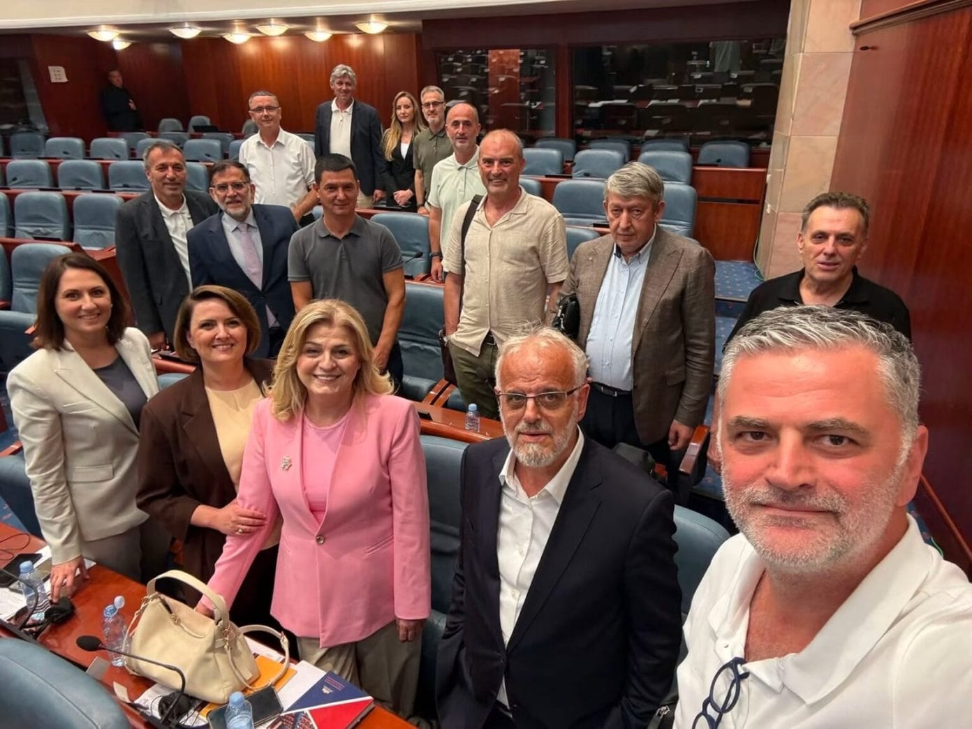 osmani-opozita-shqiptare-ndalon-ligjin-per-perfaqesimin-e-drejte