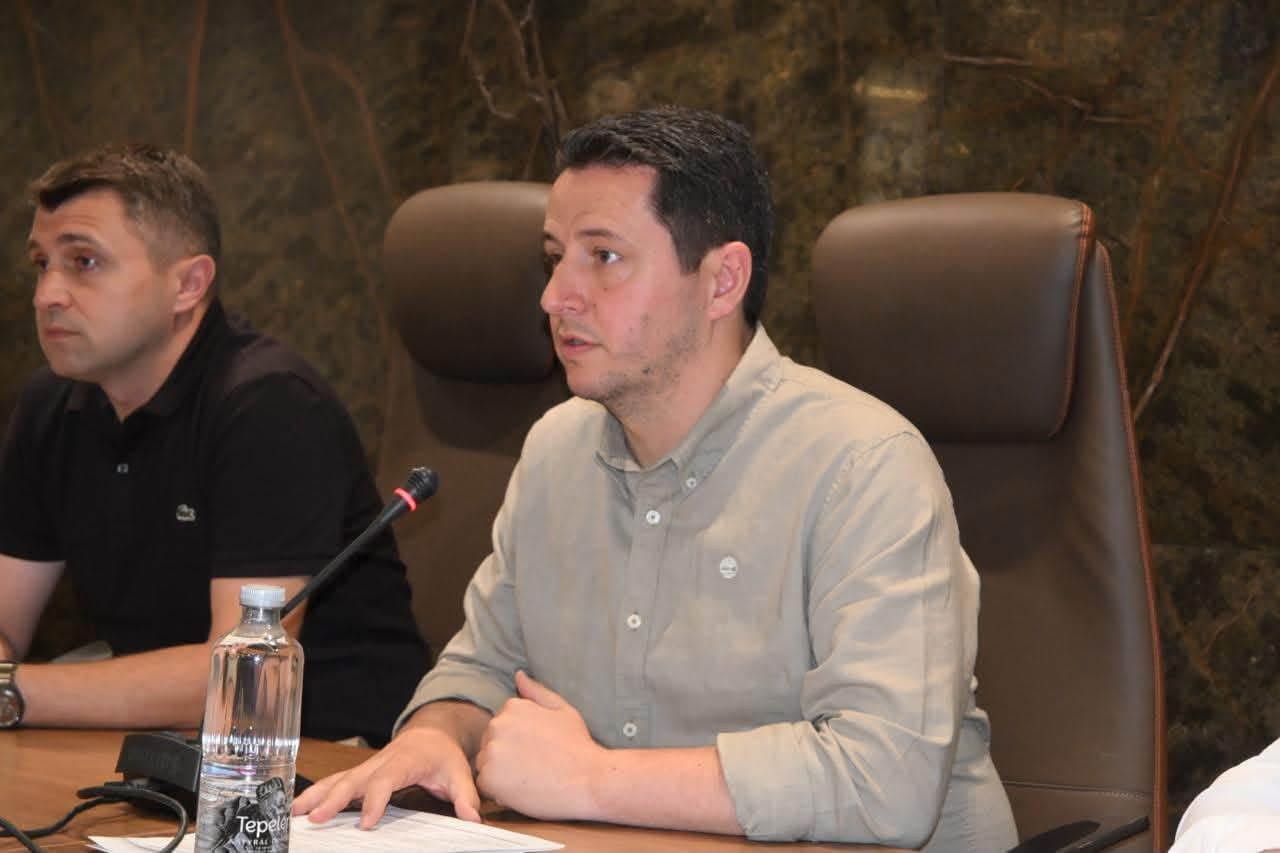 Limani  Analizat e deritanishme tregojnë se uji është brenda normave  ndalimi për përdorim mbetet në fuqi deri në rezultatet zyrtare