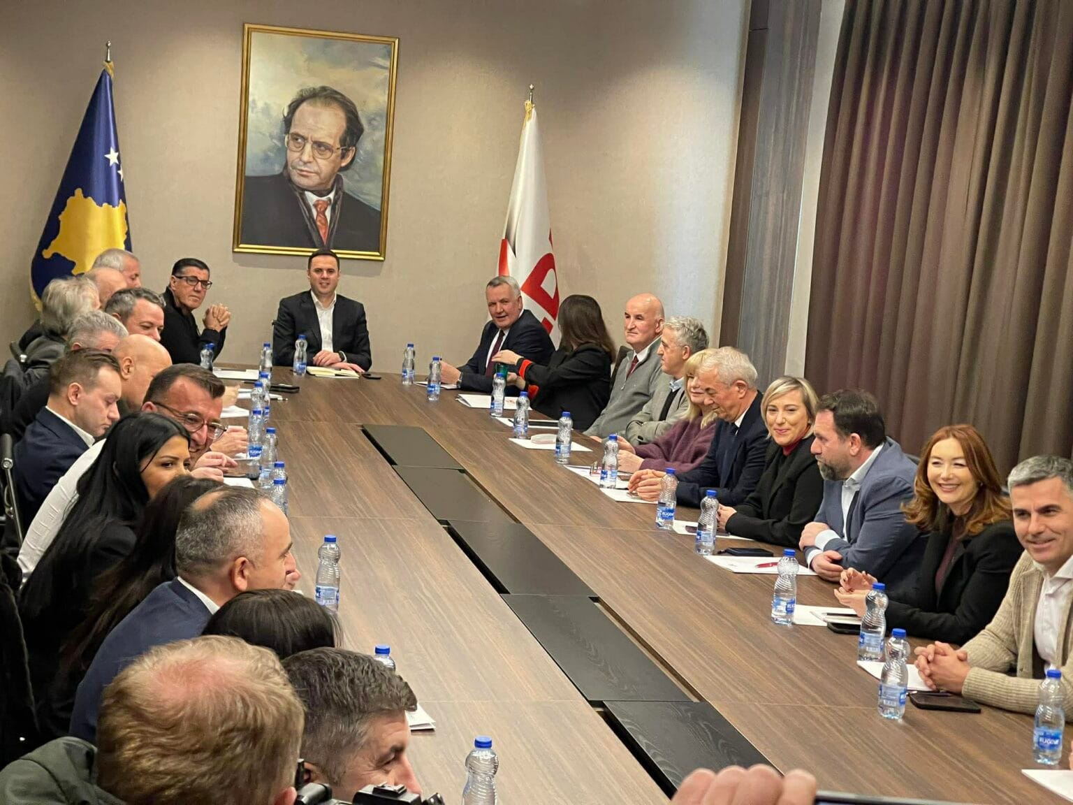 LDK përfundon verifikimin e nënshkrimeve për Kuvendin e Jashtëzakonshëm  Ferati  S ka arsye për shtyrje