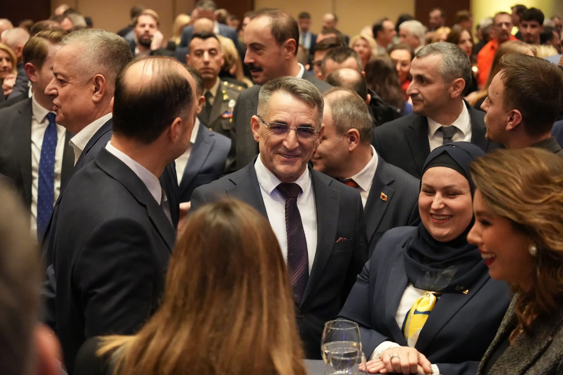 bashkim-murtezi-permbyll-rrugetimin-e-tij-politik-me-nje-mesazh-reflektues