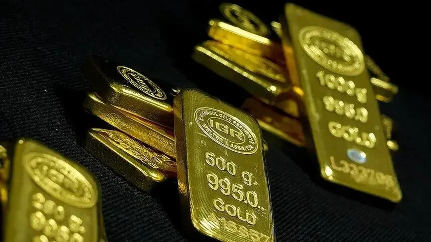 Ari bie nën 4 000 dollarë  ndërsa tensionet në Lindjen e Mesme nxisin frikën për inflacionin