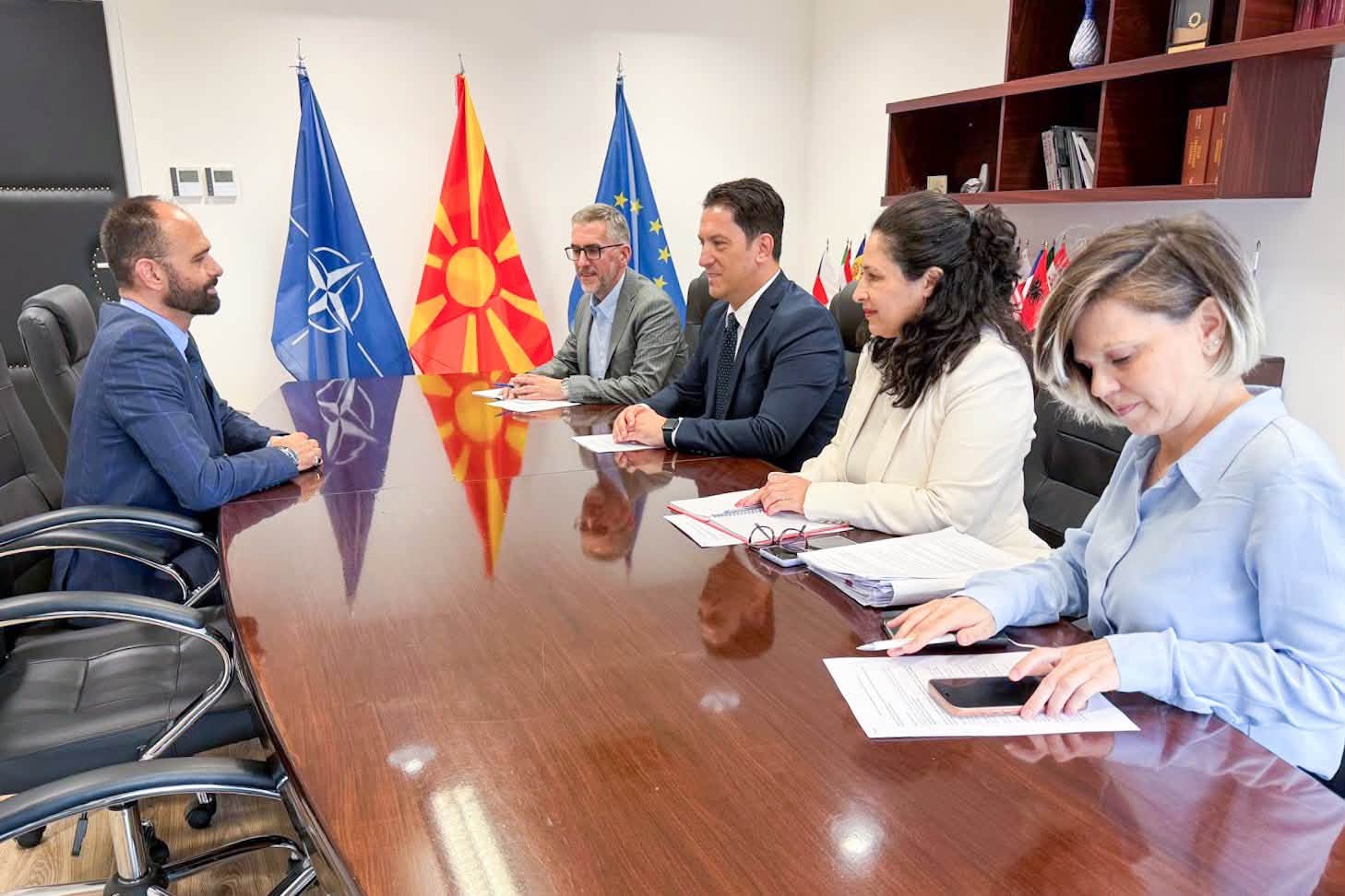 bekim-sali-dhe-jeton-shasivari-diskutojne-per-zbatimin-e-agjendes-reformuese