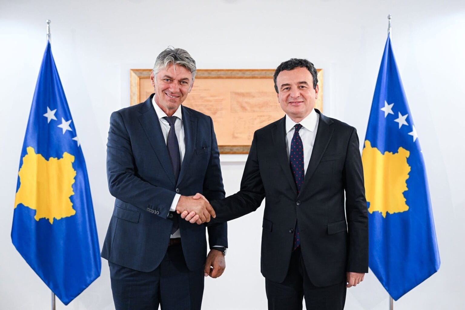 kurti-takohet-selen-diskutojne-per-projektet-infrastrukturore-si-rruga-prizren-tetove-dhe-bllace-shkup