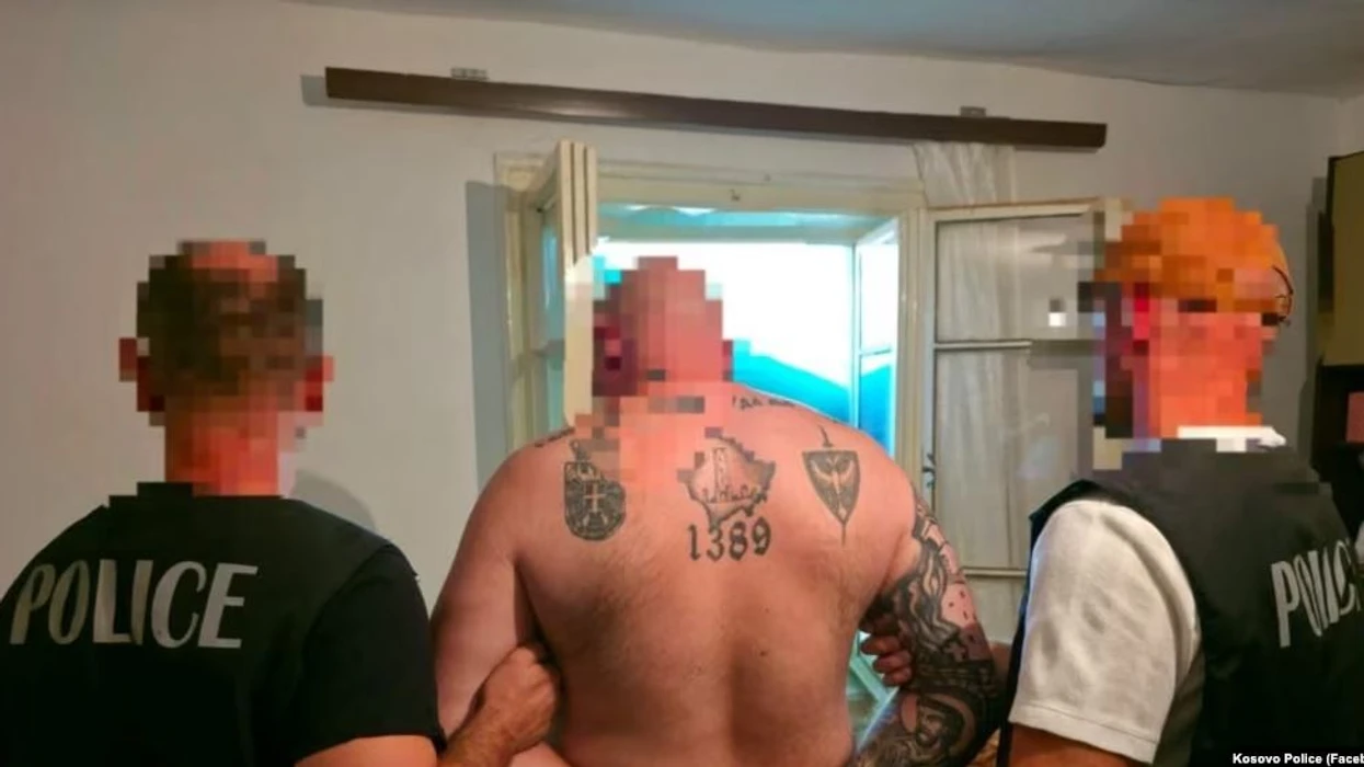 Privohet nga liria në Zveçan ish polici serb i dyshuar për sulmet ndaj KFOR it dhe Policisë së Kosovës