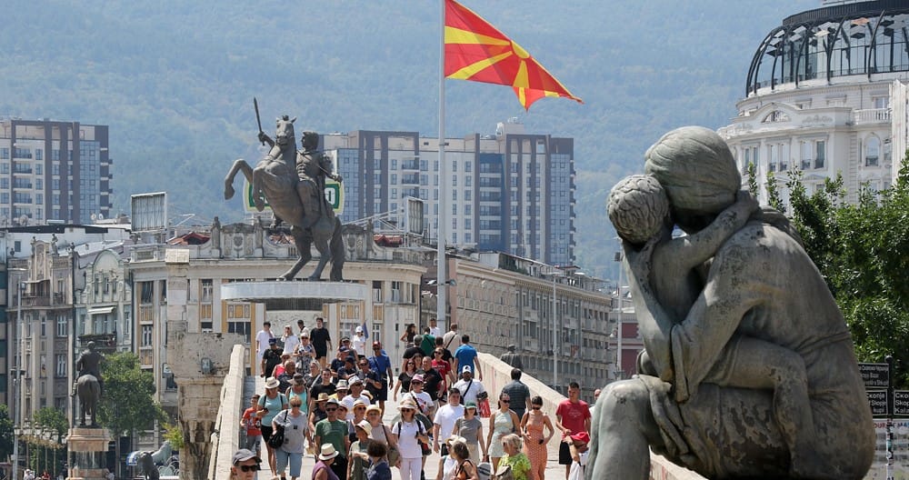 PAGA MESATARE SI ARMË POLITIKE  Kush po e thotë të vërtetën 