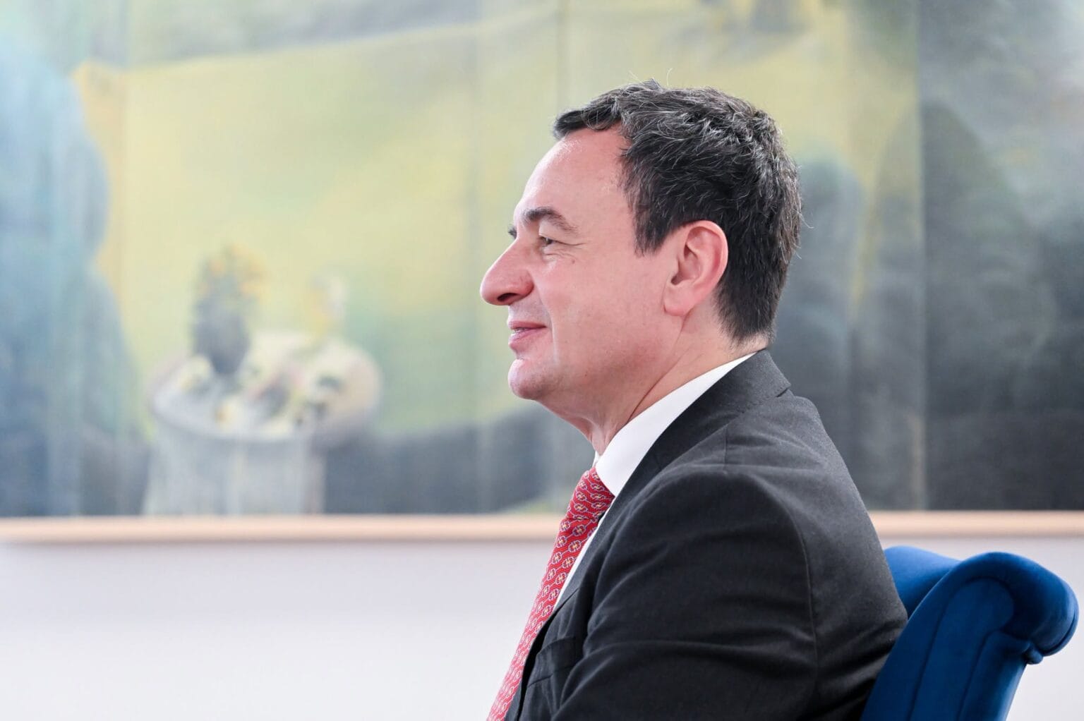 Albin Kurti sot për vizitë në Shkup