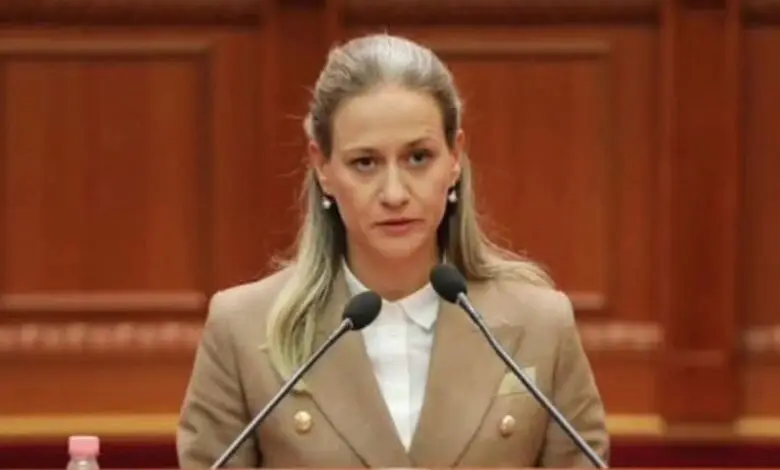 ministrja-jep-doreheqjen-nga-bashkedrejtimi-i-ps-ne-vlore-largohet-nga-posti